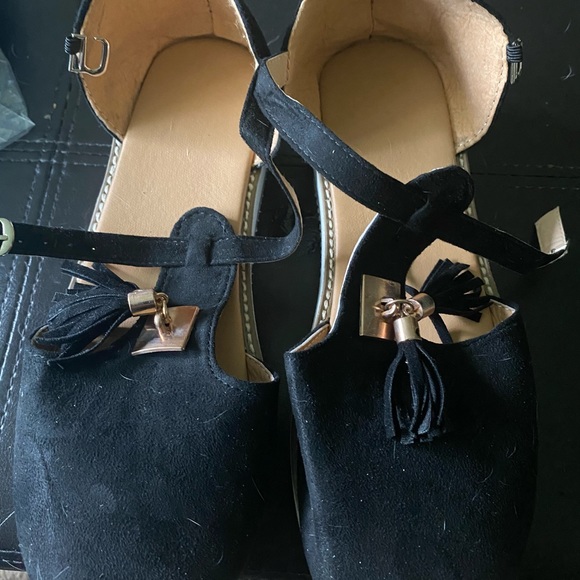 Shoes - Picture 4 of 4